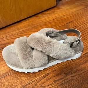 Koolaburra by UGG Fuzz-ee flat sandal slipper size 8